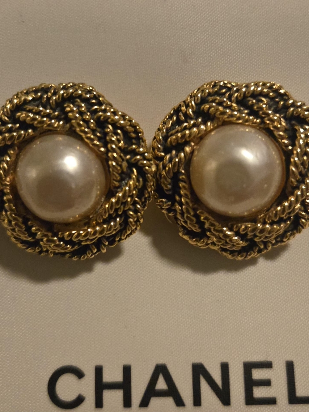 CHANEL-vintage 1970  Rope Pearl Clip Earrings - Gold and Cream
